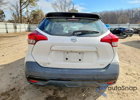 2018 Nissan Kicks S z USA, uszkodzony, nr VIN 3N1CP5CU1JL503385